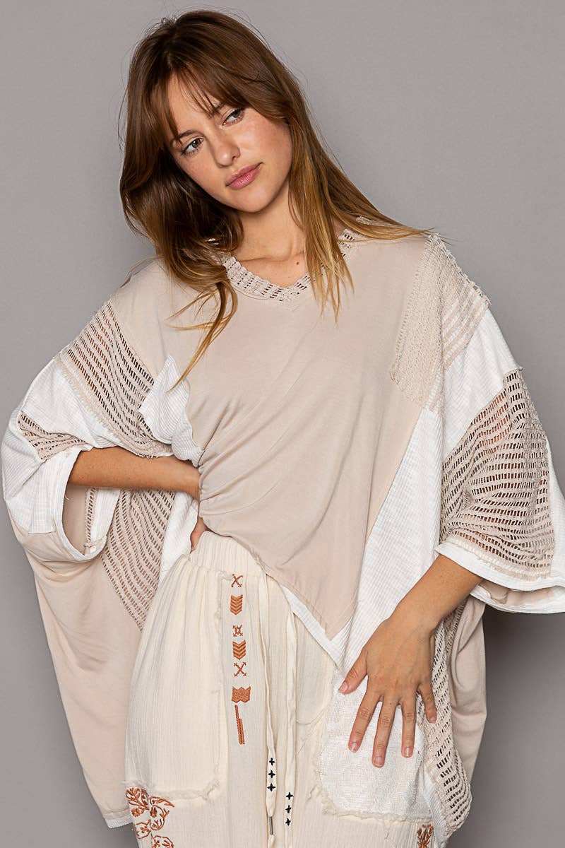 POL “THE SANDY”Oversize high low contrast fabric v-neck 3/4 sleeve top