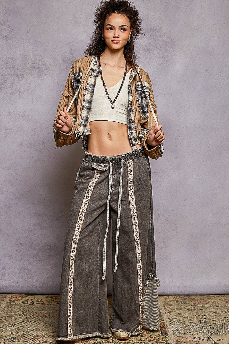 Contrast Buckle Back Floral Trim Down Woven Pants: STRIPE DENIM