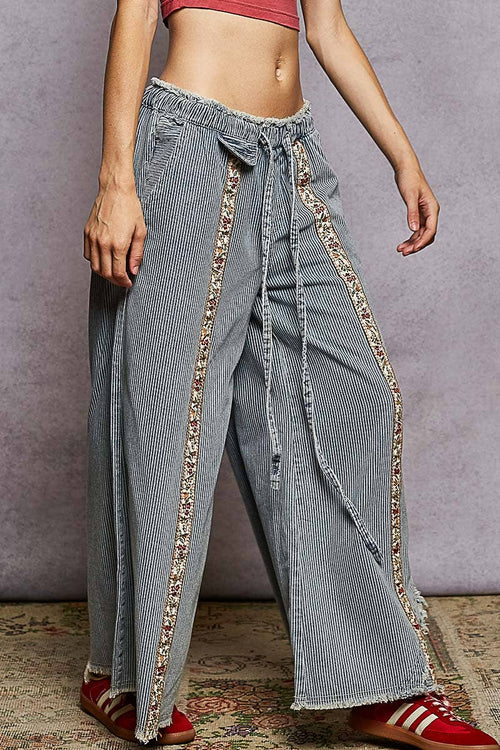 Contrast Buckle Back Floral Trim Down Woven Pants: STRIPE DENIM
