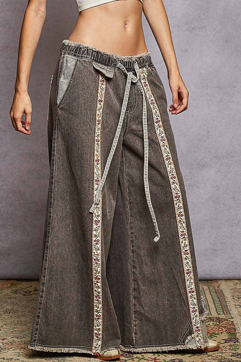 Contrast Buckle Back Floral Trim Down Woven Pants: Black / Gray distressed