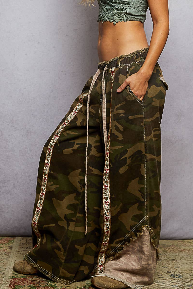 Contrast Buckle Back Floral Trim Down Woven Pants: STRIPE DENIM