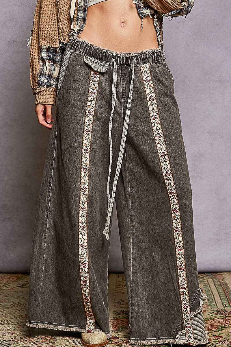Contrast Buckle Back Floral Trim Down Woven Pants: Black / Gray distressed